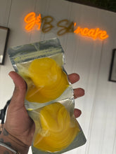 Load image into Gallery viewer, Turmeric Cleansing Pads
